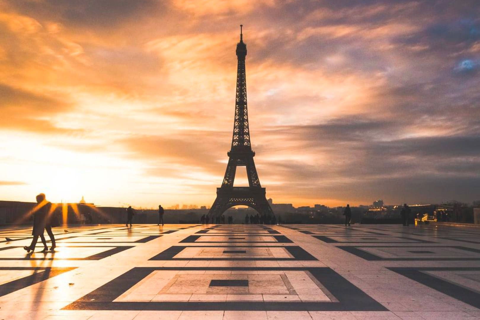 10 best Eiffel Tower views + free included! -