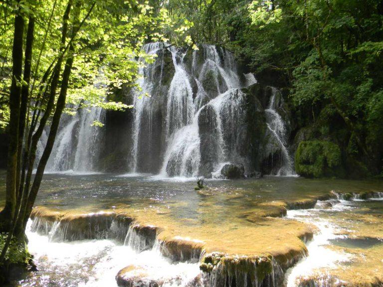 Cascade des Tufs, Jura - Guide to a Beautiful Waterfall - Kevmrc