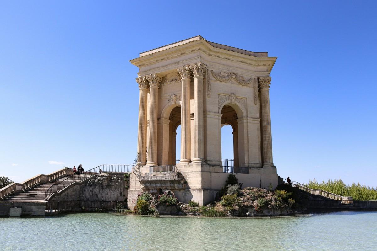 beautiful arch in montpellier