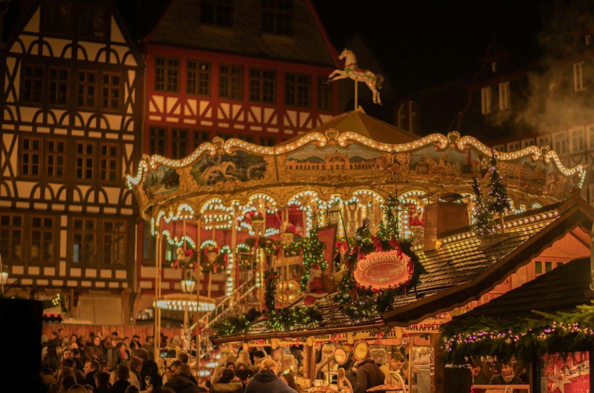 frankfurt christmas market lighten up at night