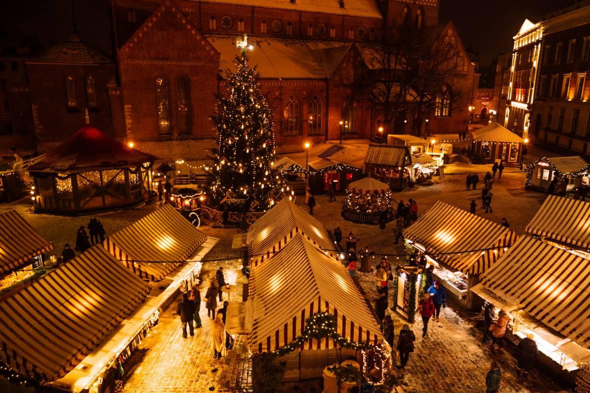 The 18 Prettiest Christmas Markets in Europe (100% must-see)