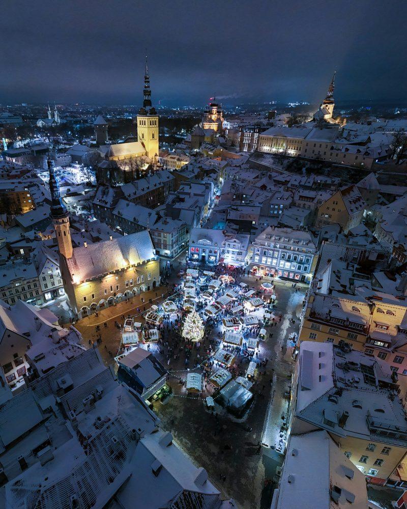 tallinn christmas market at night from above