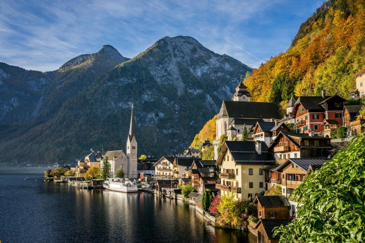 hallstatt salzkammergut in austria during autumn