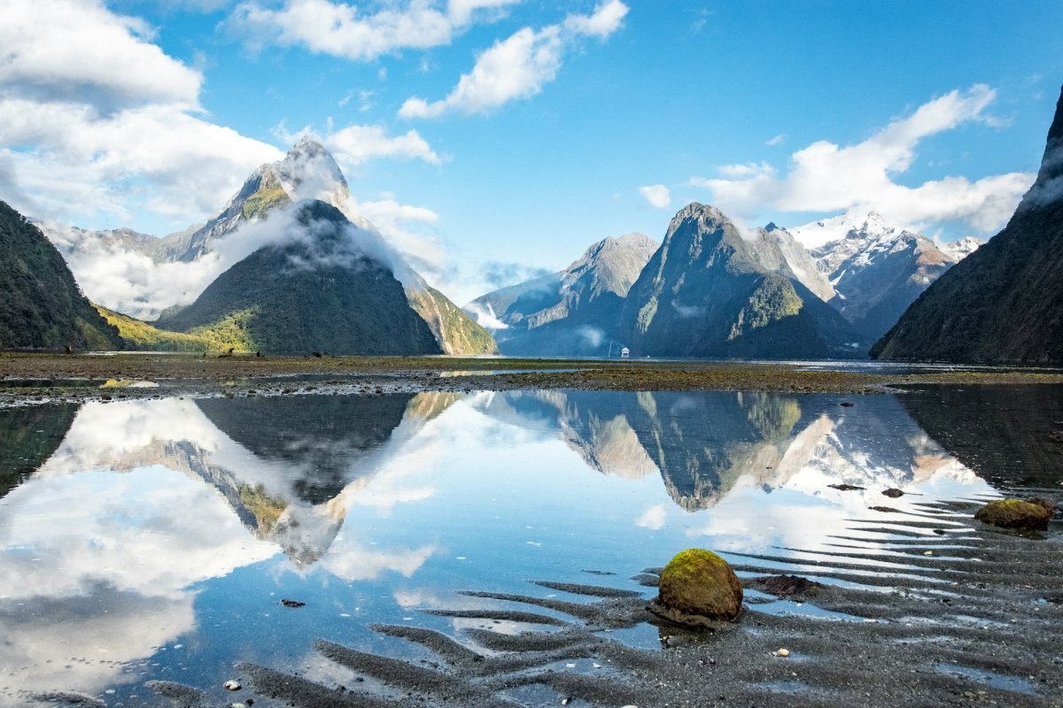 milford sound in new zealand