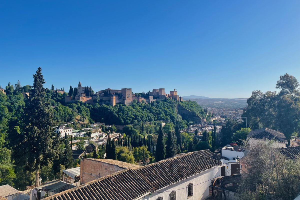 beautiful alhambra view from albaicin