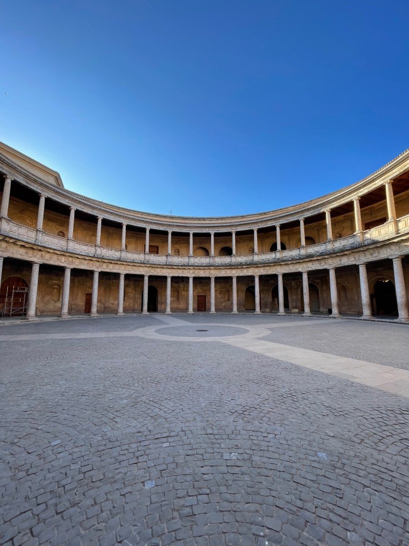 charles v palace inner court