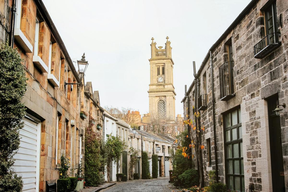 edinburgh in scotland in spring