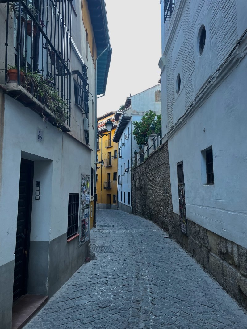 quiet street in albaicin neighborhood