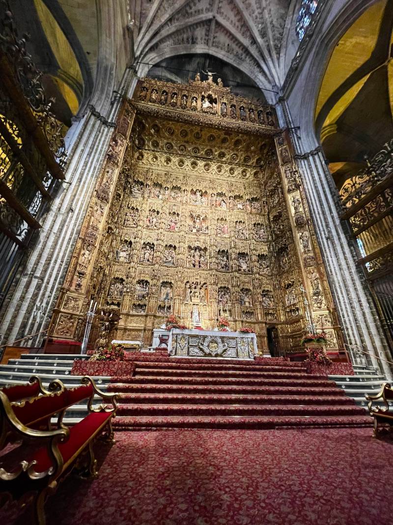 inside the catedral de sevilla